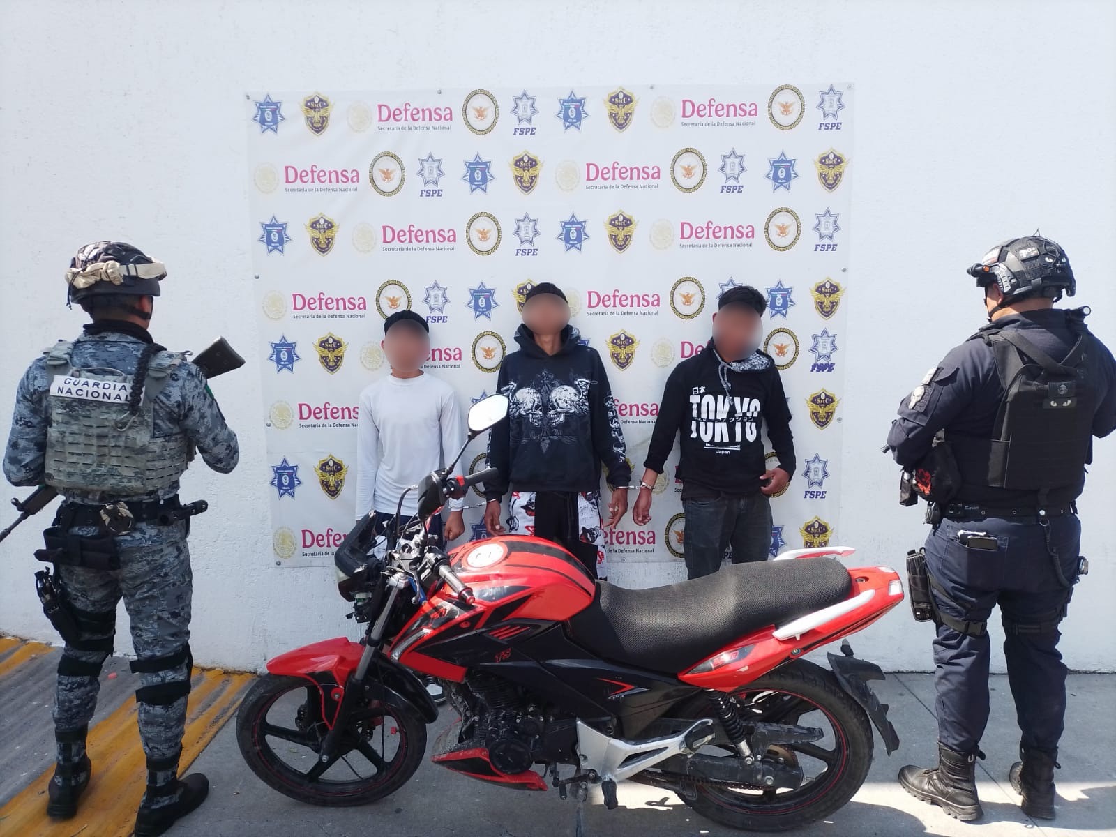 Detienen a 3 hombres por robo a un local comercial - Sala de prensa digital